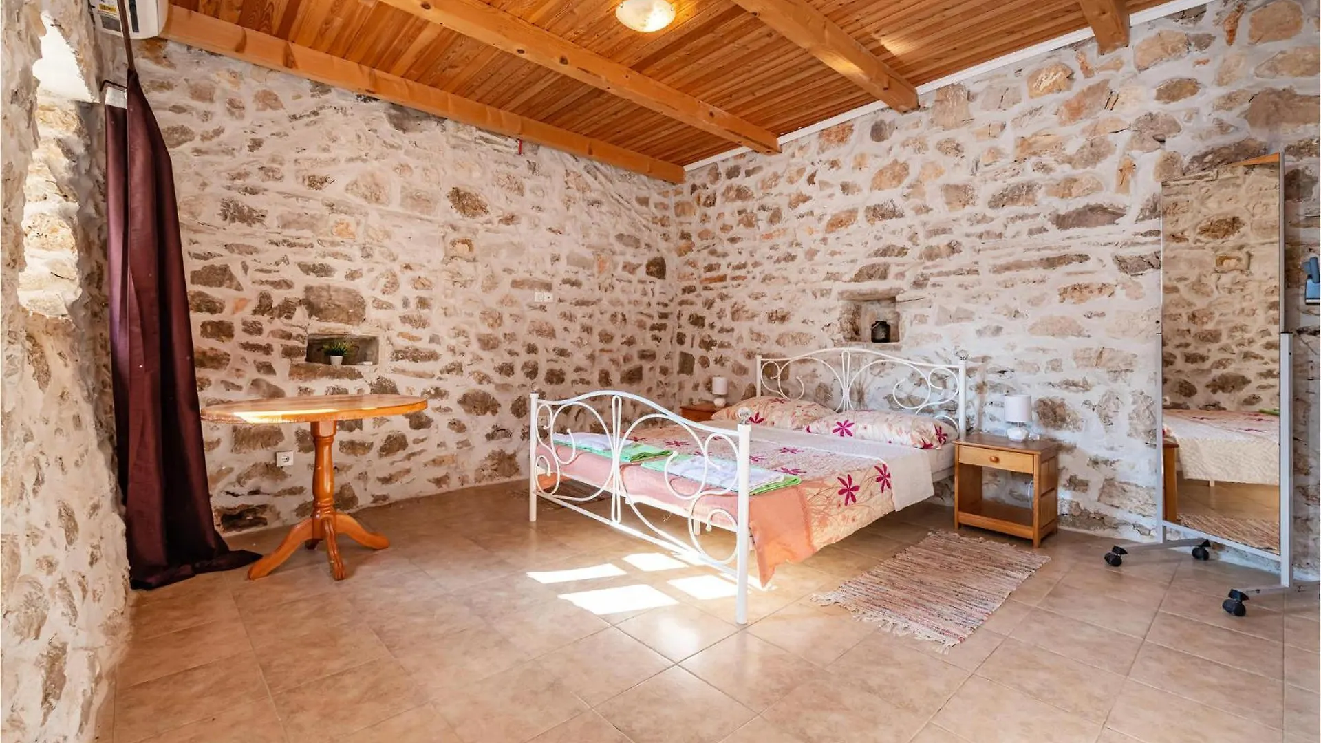 Stunning Home In Lisane Tinjske With Wifi 0*,  Croazia