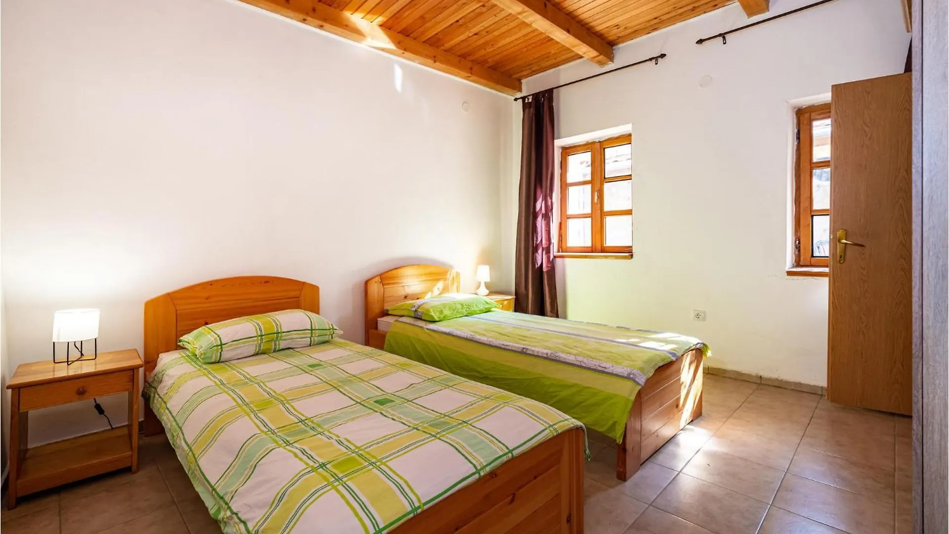 Stunning Home In Lisane Tinjske With Wifi 0*,  Croazia