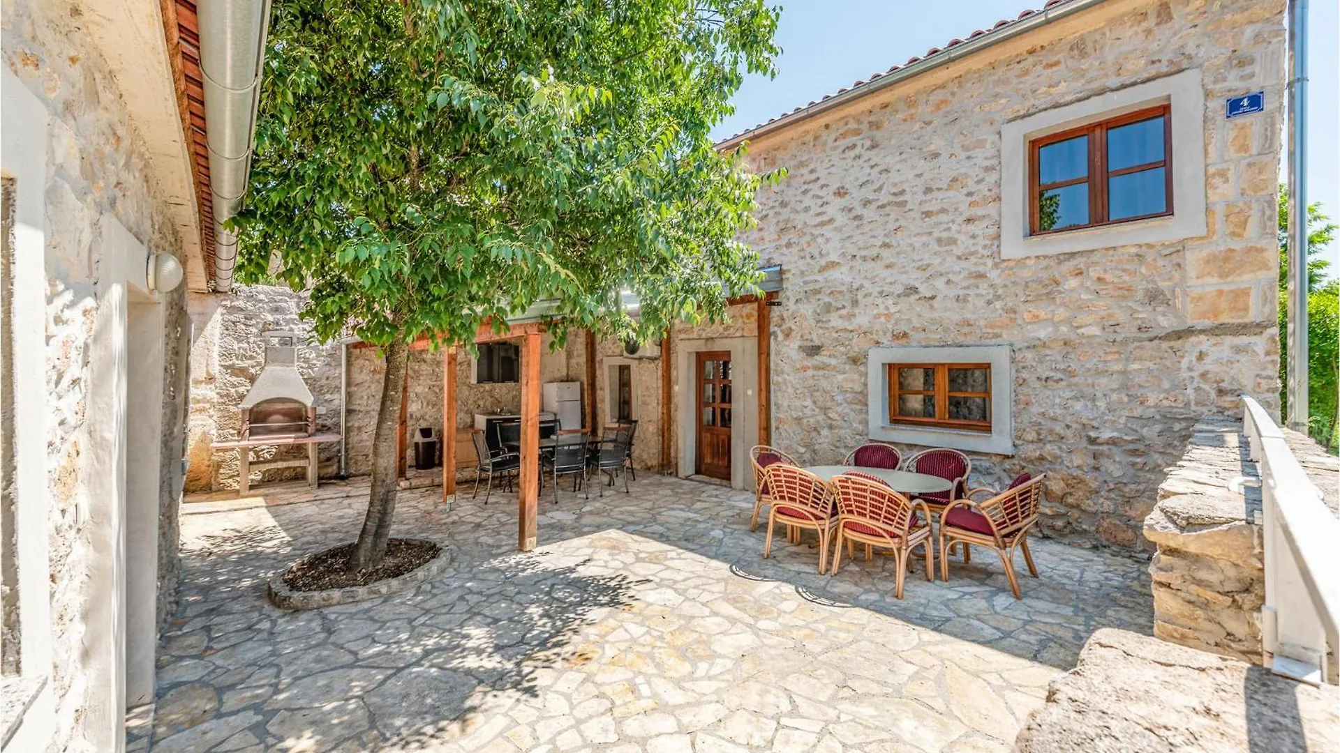 Casa vacanze Stunning Home In Lisane Tinjske With Wifi